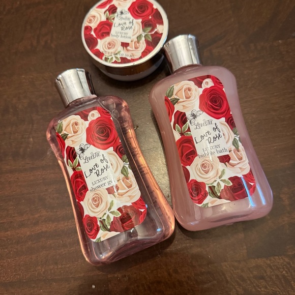 Valentines Rose Scented Body Bundle - NEW - Picture 3 of 5
